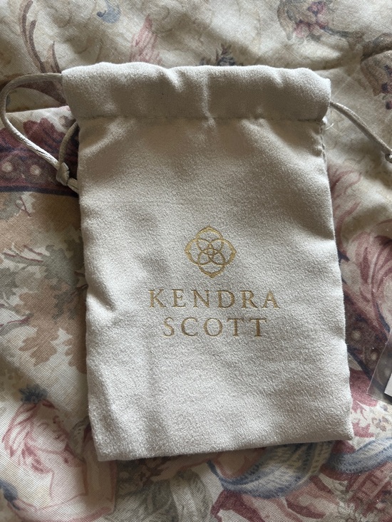 HOST PICK 💛 Kendra Scott Ari Gold Heart Multistrand Necklace 💛 - Picture 5 of 5